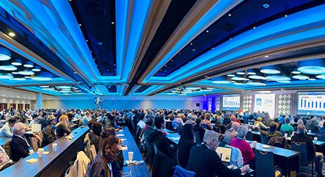 Image of traders and investors learning at one of the live, in-person Schwab Coaching events.